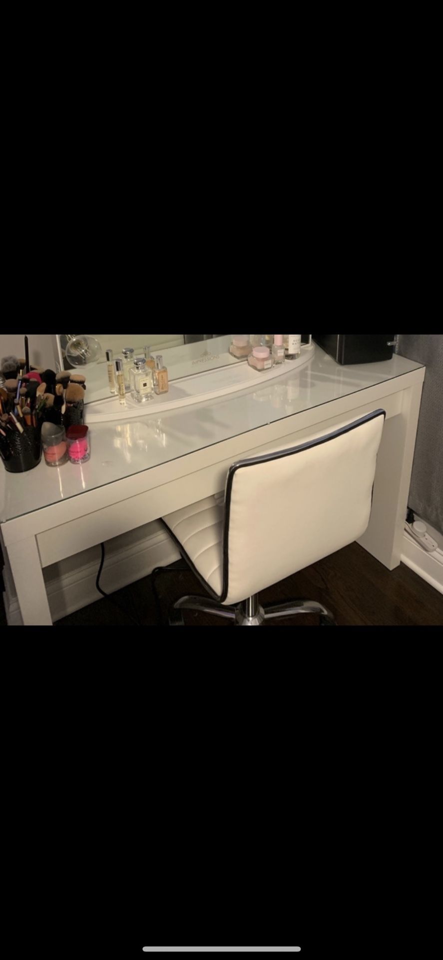 Vanity Table 