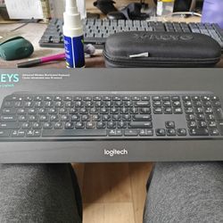 Logitech MX Keys Full Sized Keyboard