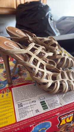 Candies heels hardly worn size 7.5