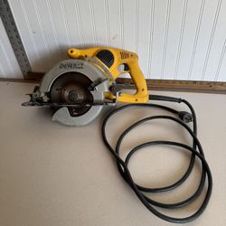 Dewalt Saw 