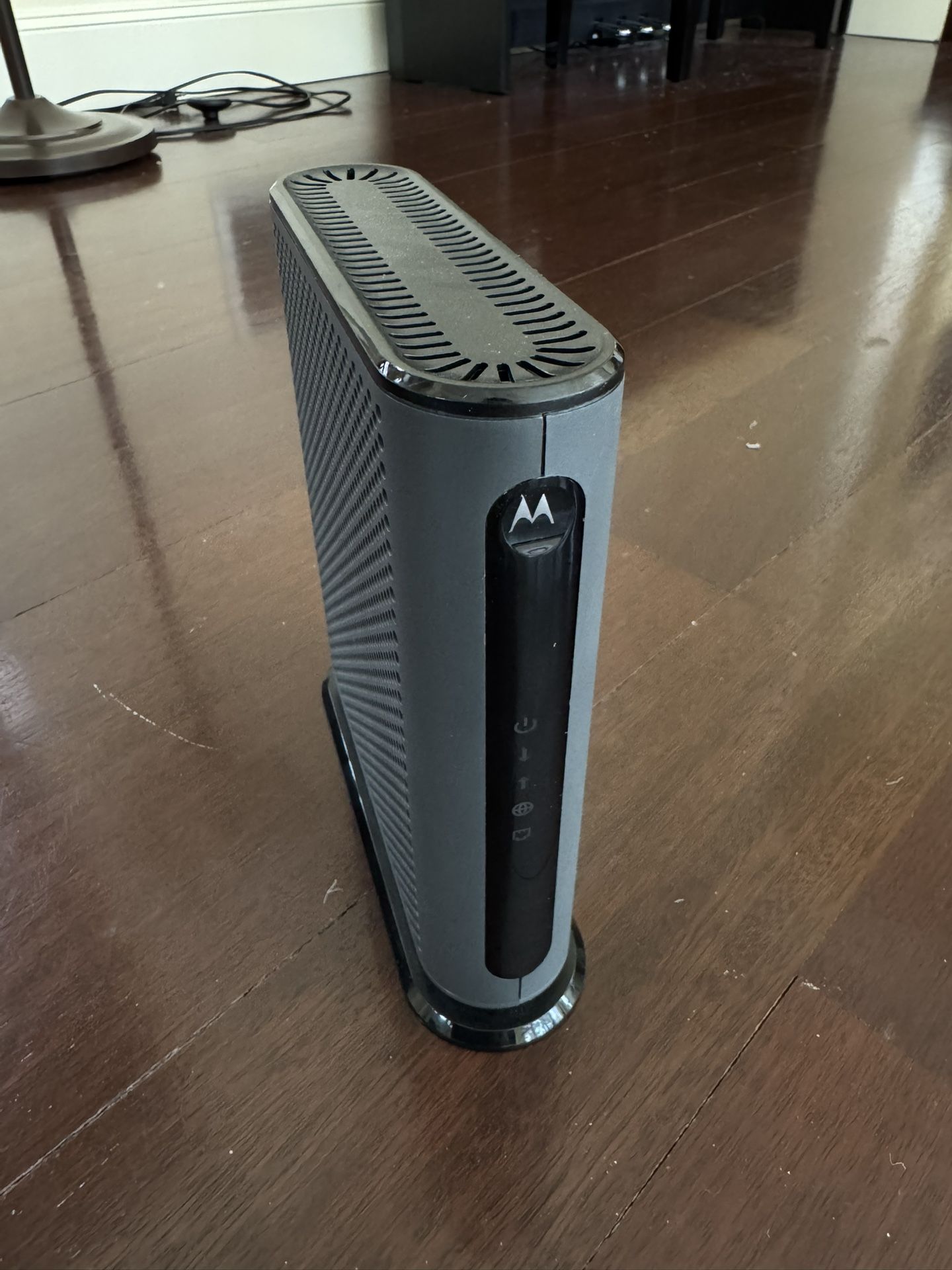 Motorola MB8611 DOCSIS 3.1 Multi-Gig Cable Modem | Pairs with Any WiFi Router | Approved for Comcast Xfinity, Cox Gigablast, Spectrum