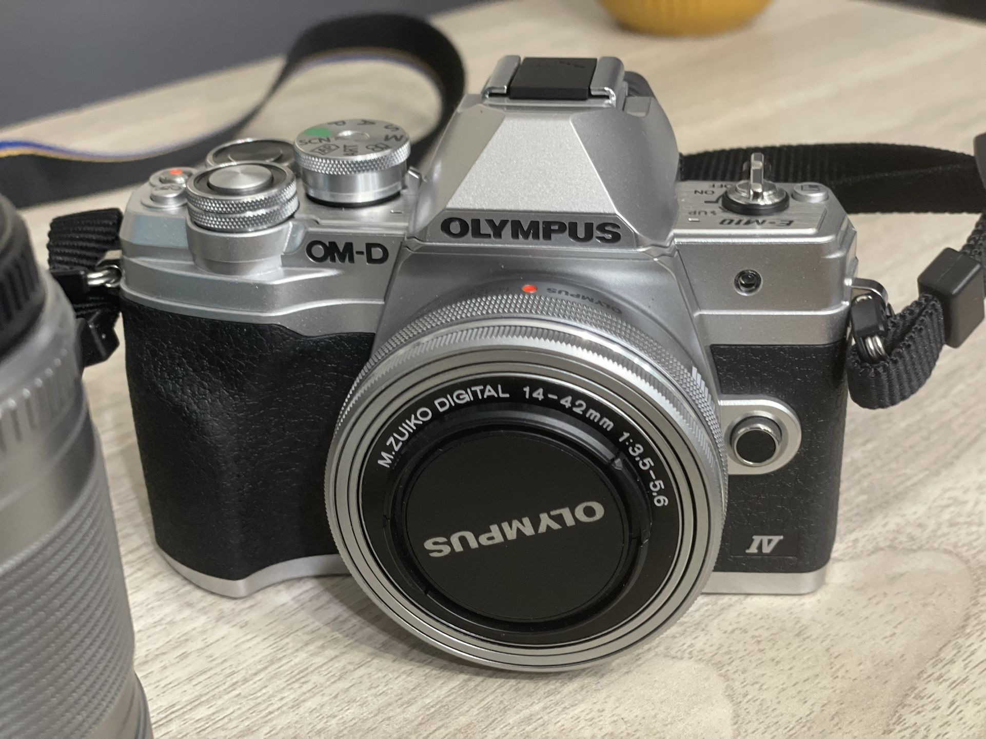 OM SYSTEM OLYMPUS E-M10 Mark IV Silver