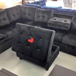 New Reversible Chase Sectional With Cupholder And Storage Ottoman And Free Delivery