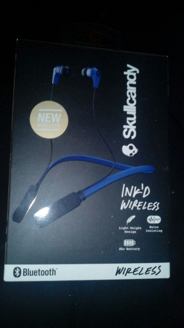 Skull candy blue tooth headphones