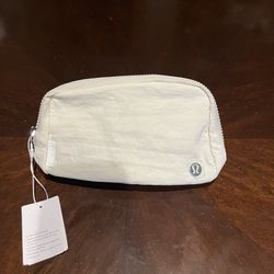 Lululemon Everywhere Belt Bag