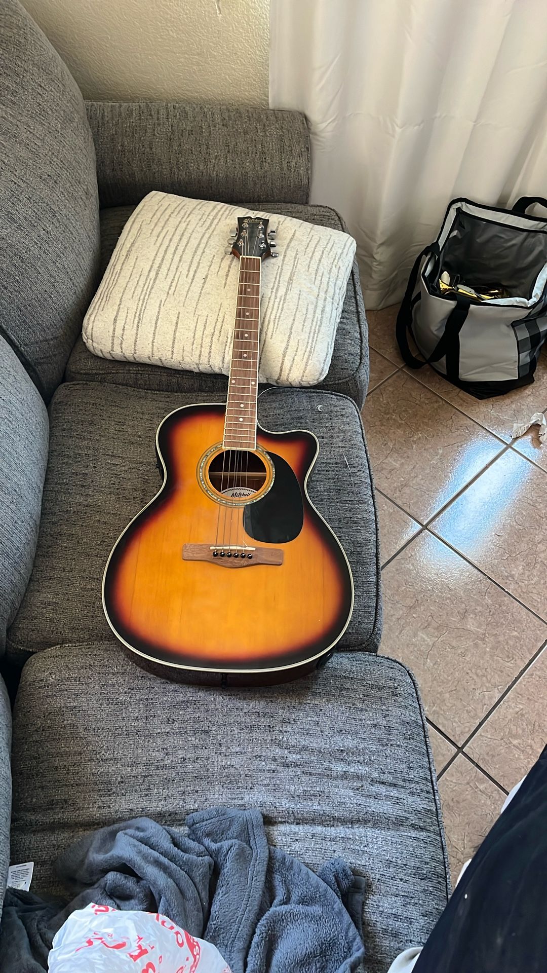 Mitchell O120CESB Auditorium Acoustic-Electric Guitar 3-Color Sunburst