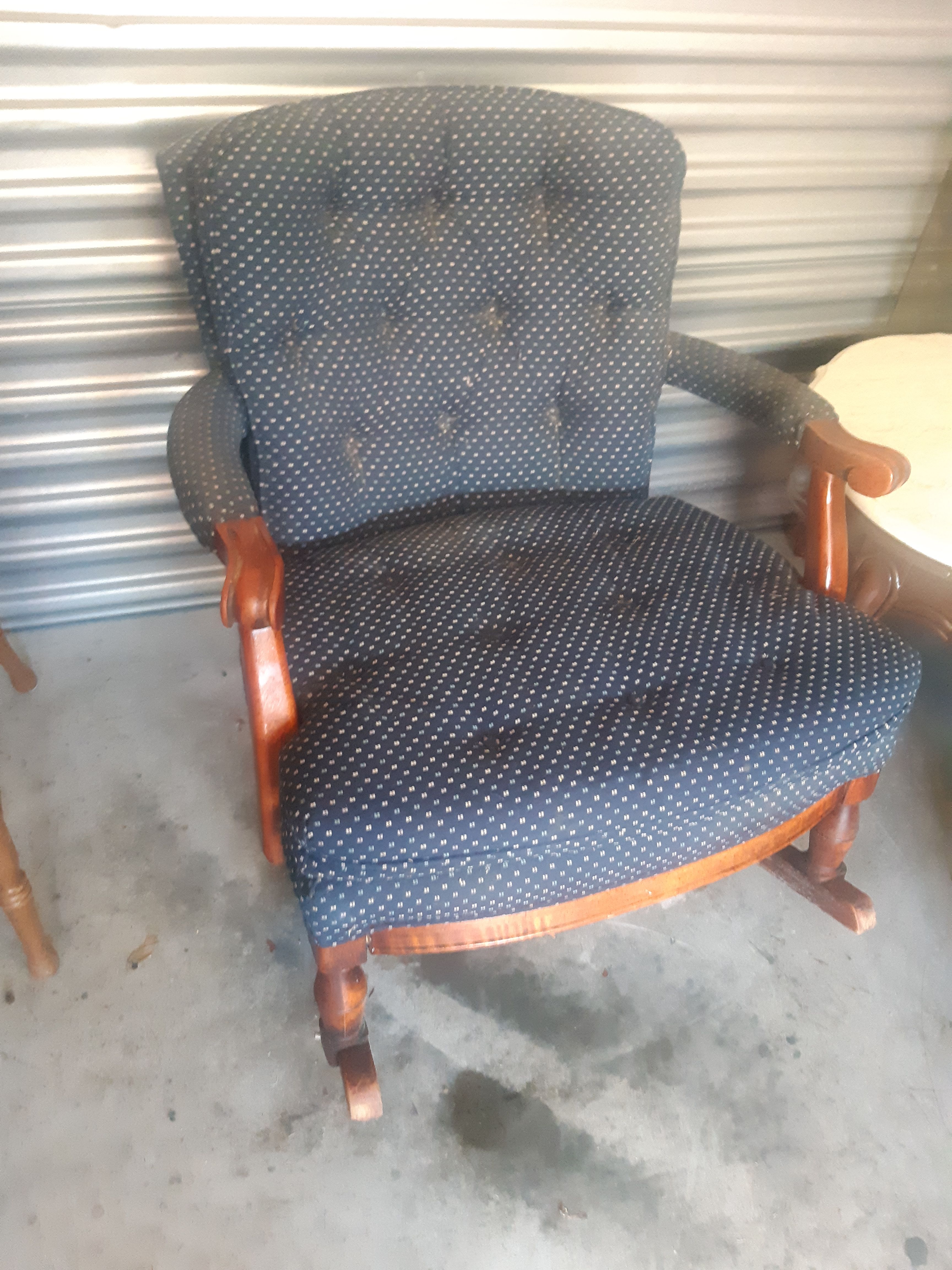 VINTAGE ANTIQUE MID CENTURY FRENCH STYLE WOOD PADDED FABRIC TUFTED ACCENT ROCKER ROCKING CHAIR
