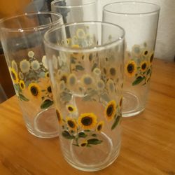 8 Brand New Still In Box 📦 Cute Drinking Glasses All For $20