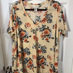 Women’s Size 3X Tunic Length  Floral Design Top.  Brand New Never Worn 