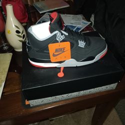 Retro Jordan 4 The Bred