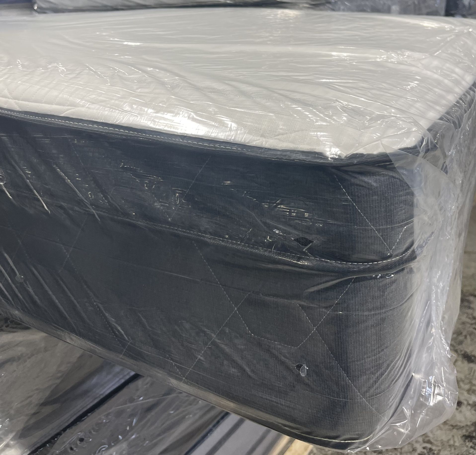 Queen Pillowtop Mattress Set