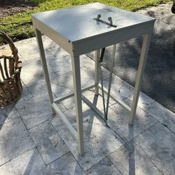 Going To SCRAP IT TODAY Christmas Wreath making Machine with Foot Pedal and Some Of The Wire Skeleton For The Wreaths 