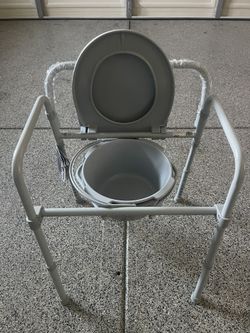 ADULT COMMODE NEW  MAX WEIGHT 350 Pounds 