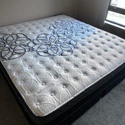🟦King Size Pillow Top Mattress 12" Thick