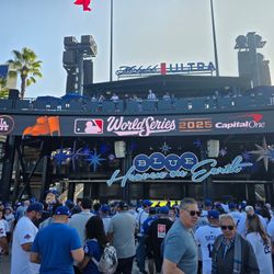 Toronto Blue Jays at Los Angeles Dodgers: World Series (Home Game 3) X4 .. 10/29
