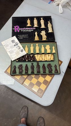 Vintage Renaissance Chessman Set By EL Lowe