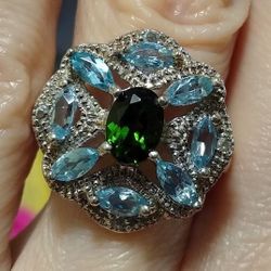 New In Box Beautiful 😍 Size 5.25 Genuine Green Sapphire Ring! 💍💚💙