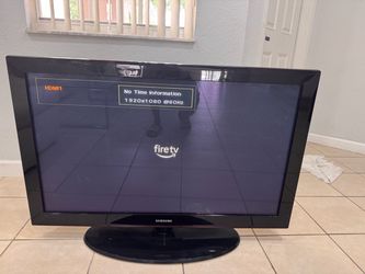 Tv Samsung of the truly good ones. No smart tv . You can use a firetv . 42” with control . Good condition .