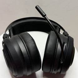 Audio: Creates an immersive effect by simulating 360° surround sound around the user. Auto-Adjusting Headband: The design adapts to the shape of your 