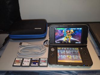 Nintendo 3DS XL Bundle with Games and Case
