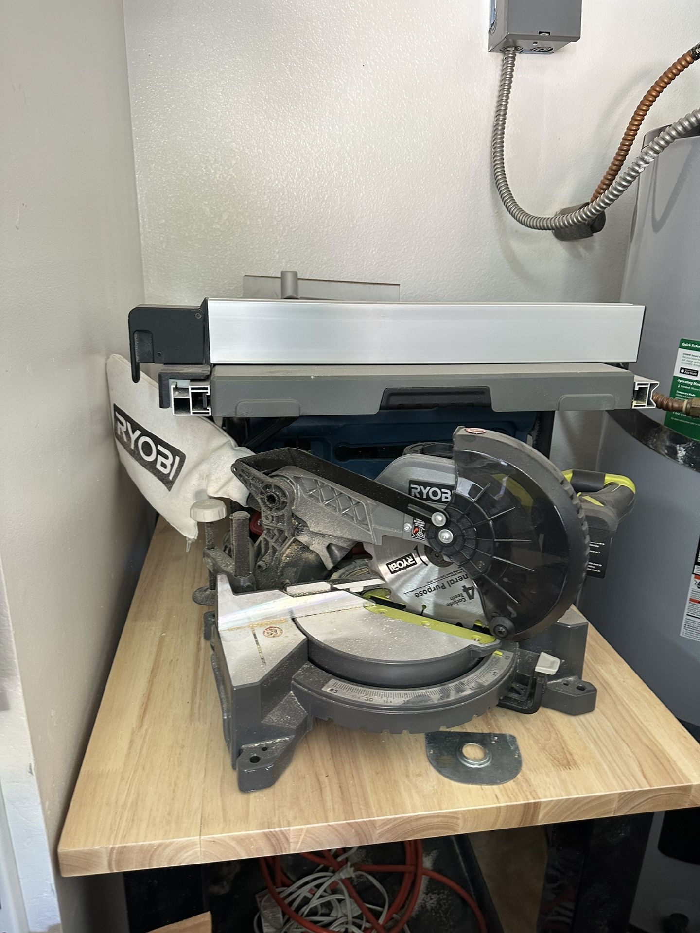 Miter Saw With Roll Table