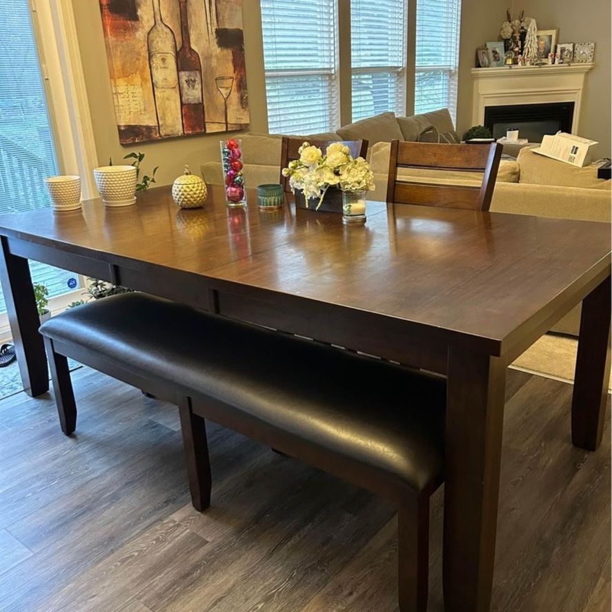 Dining Table & Chairs