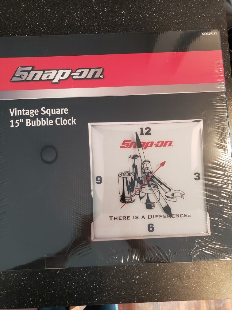Snap On vintage 15" square bubble clock