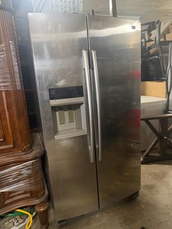 Maytag side-by-side fridge with water and ice dispenser 25.8cuft
