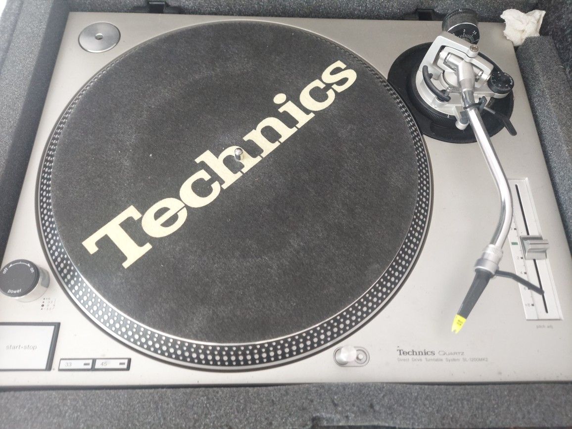 Full Dj System With Technic 1200s And Amps
