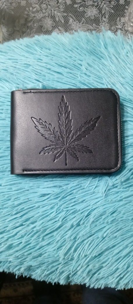 Wallet leaf design With zipper