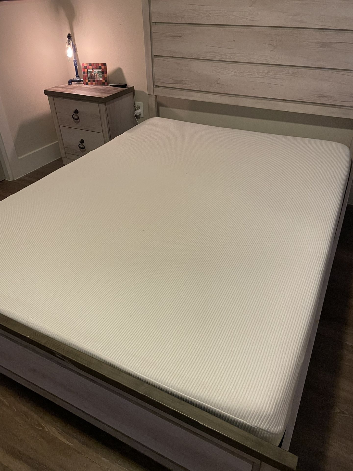 Queen Size Memory Foam Mattress for Sale in Nashville, TN OfferUp