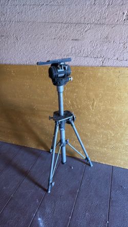 Vintage Tri pod. Heavy duty