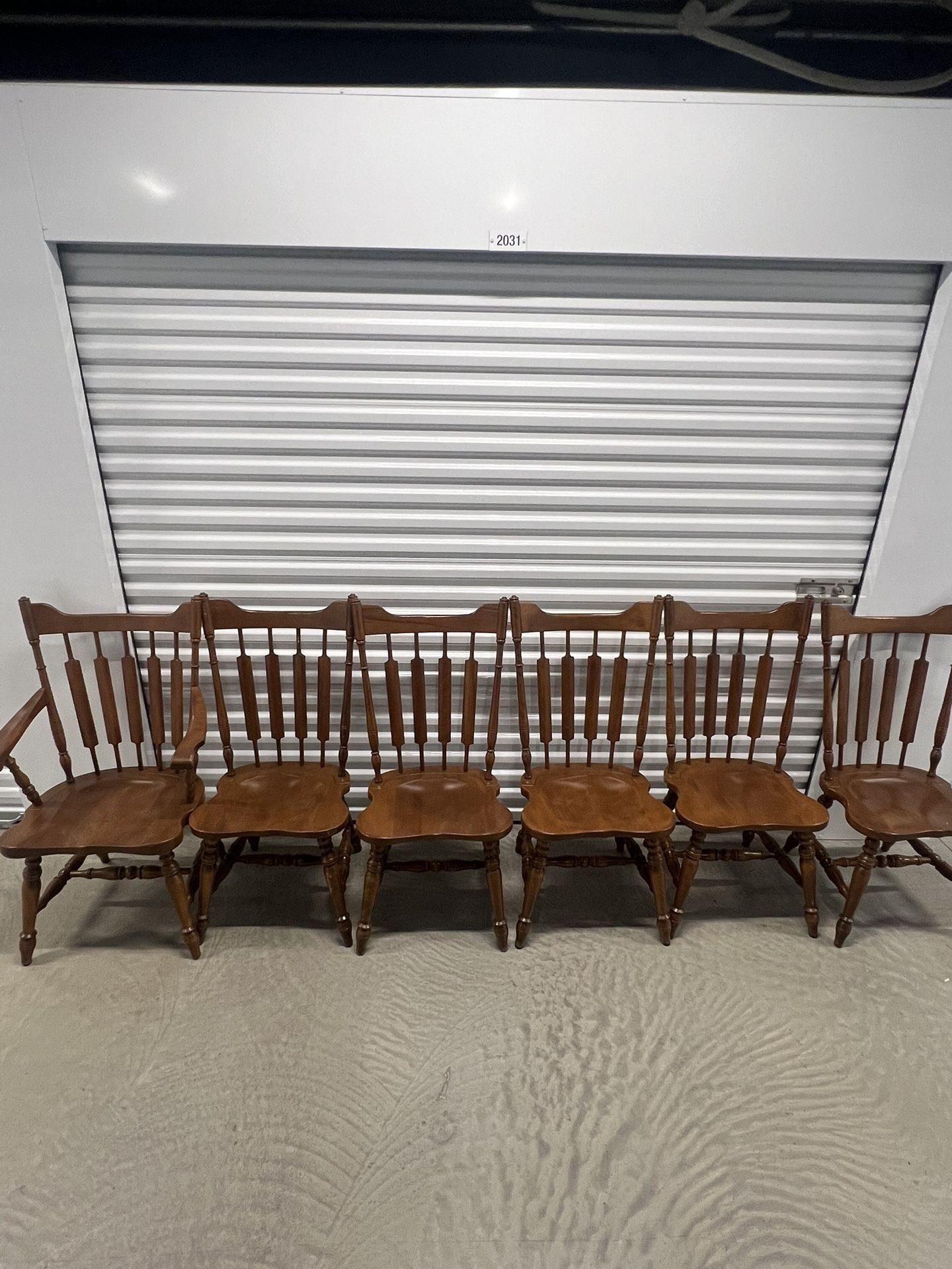 This set of 6 solid maple dining chairs from Temple Stuart is a perfect addition to any traditional dining room. The chairs are fully assembled and ha