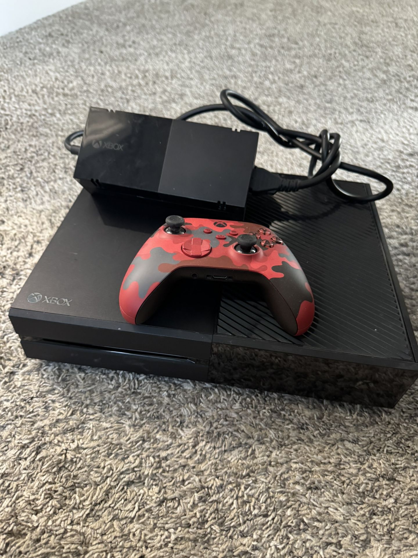 Xbox One & Controller (works Perfectly)