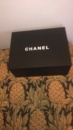 Chanel Magnatic Cover Box W/paper &cards