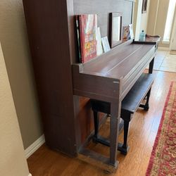 Free / 1920’s Voss & Sons Upright Piano