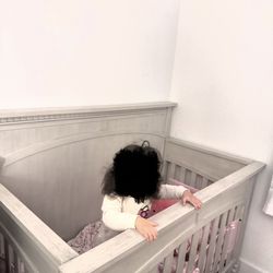 Evolur Santa Fe 5 in 1 convertible crib for sale