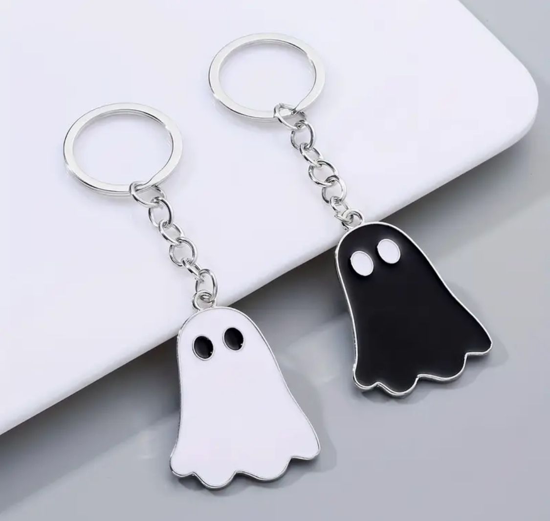Brand New Best Friends White & Black Ghost Spooky Halloween Keychain Set