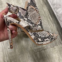 Guess Shoes 7.5