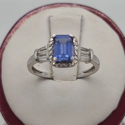 10k Gold Blue Topaz Ring