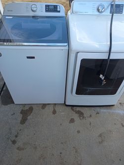 Maytag Washer and Samsung Dryer Set