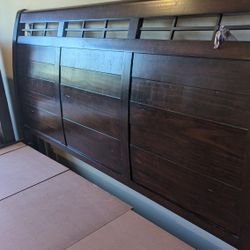 King Size Solid Wood Bed With A Platform Base And 2 Storage Drawers 