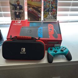 Nintendo Switch Good condition with three games and a controller Case 