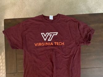 Virginia Tech - 2 Adult T-shirt’s  size L