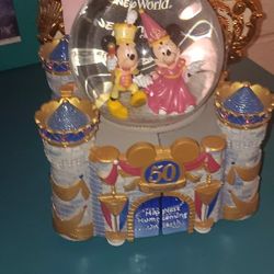 Walr Disney World Globe Musical 
