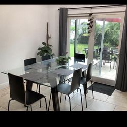 Dinning table with chairs