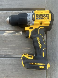 New 20v Dewalt Xr Brushless Hammer Drill Only