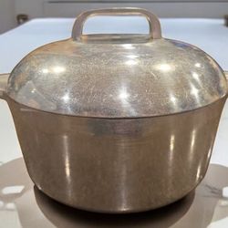 Wagner Magnalite 4.5 Qt Round Dutch Oven 4248P with Lid and Trivet Vintage Mcm