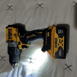 Dewaltt 20v Compact Cordless 1/2 In Hammer Drill Y Bateria 5.0$171 Nuevos