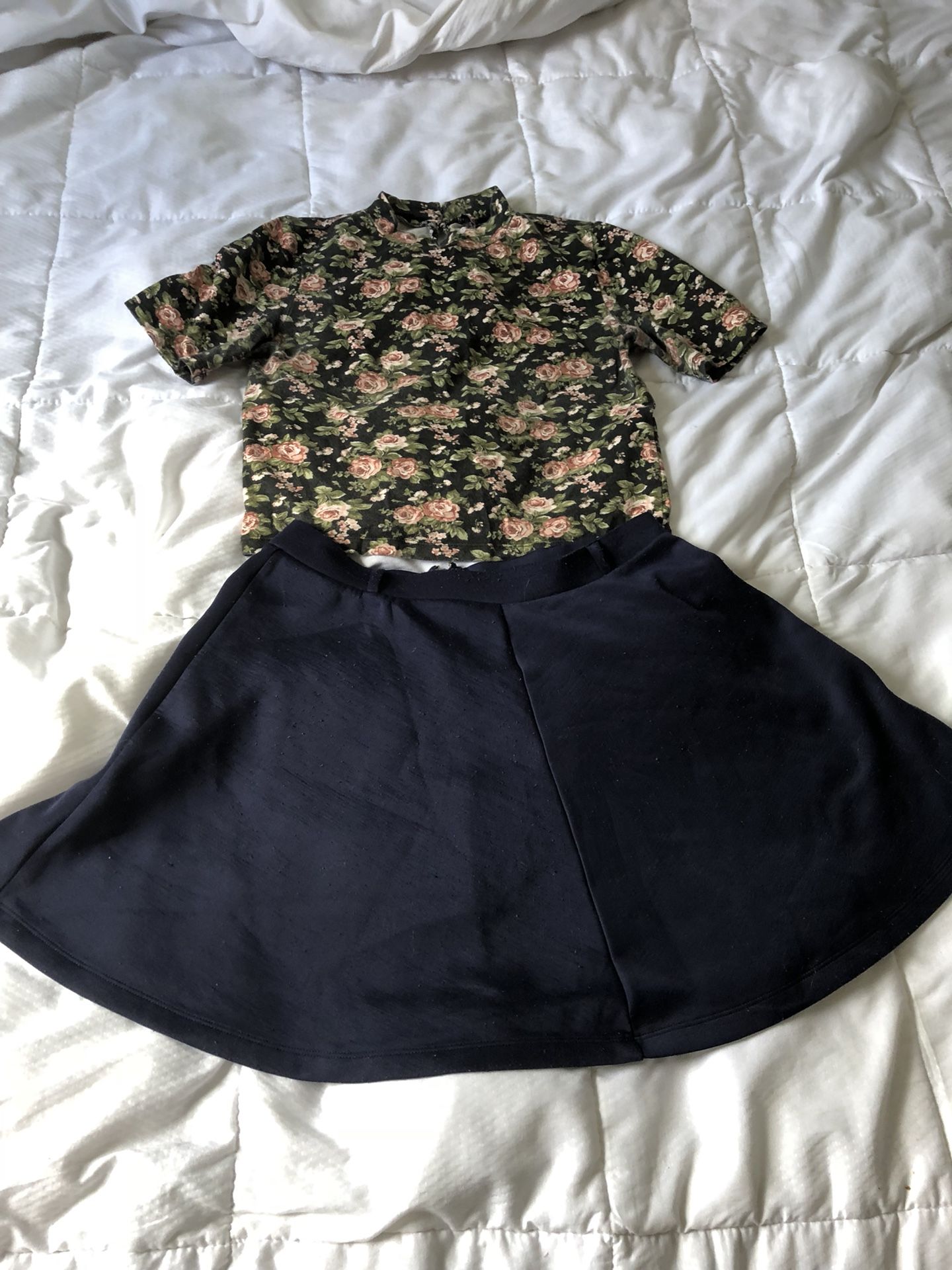 Juniors/women’s size M - Forever 21 - 7 skirts and 1 top